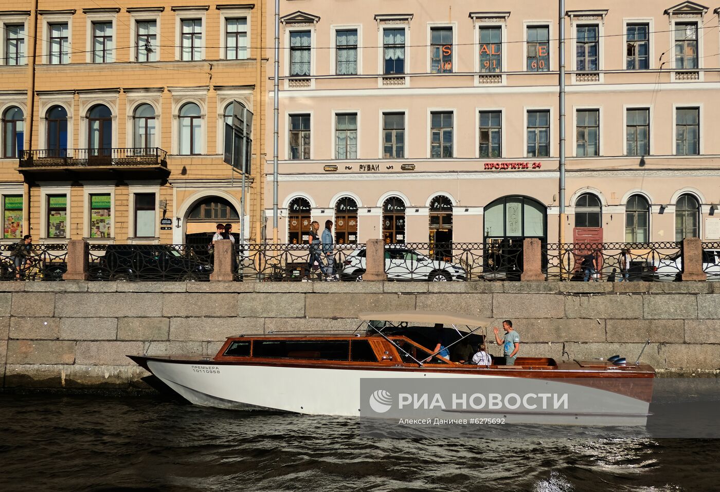 Открытие навигации по рекам и каналам в Санкт-Петербурге