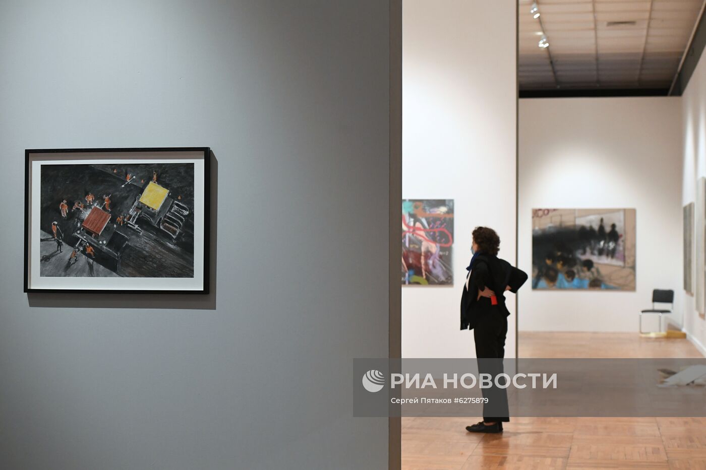 Подготовка к открытию выставки "Поколение XXI. Дар Владимира Смирнова и Константина Сорокина"