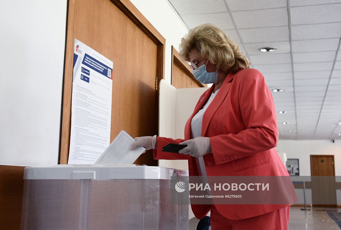 Голосование по внесению поправок в Конституцию РФ в Москве