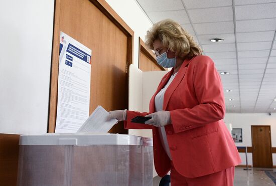 Голосование по внесению поправок в Конституцию РФ в Москве 