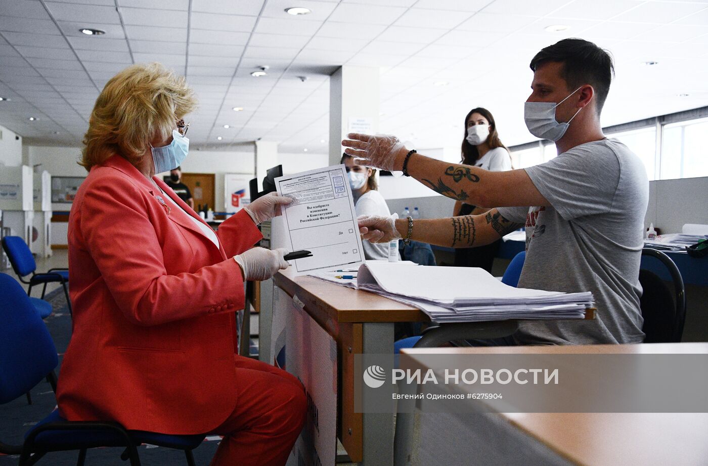 Голосование по внесению поправок в Конституцию РФ в Москве