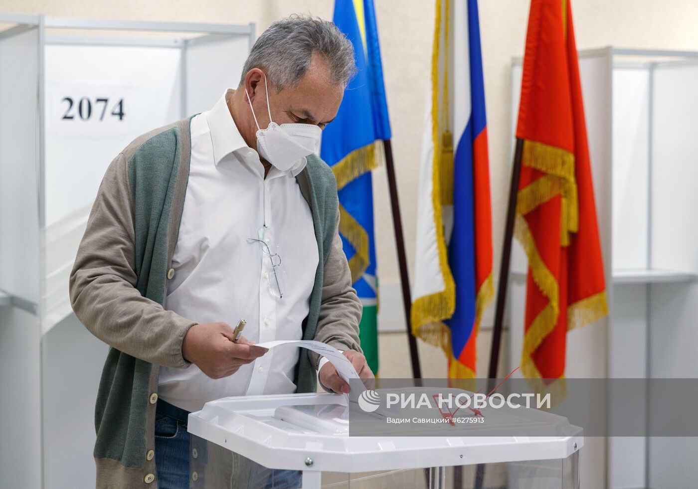 Министр обороны С. Шойгу принял участие в голосовании по поправкам в Конституцию РФ