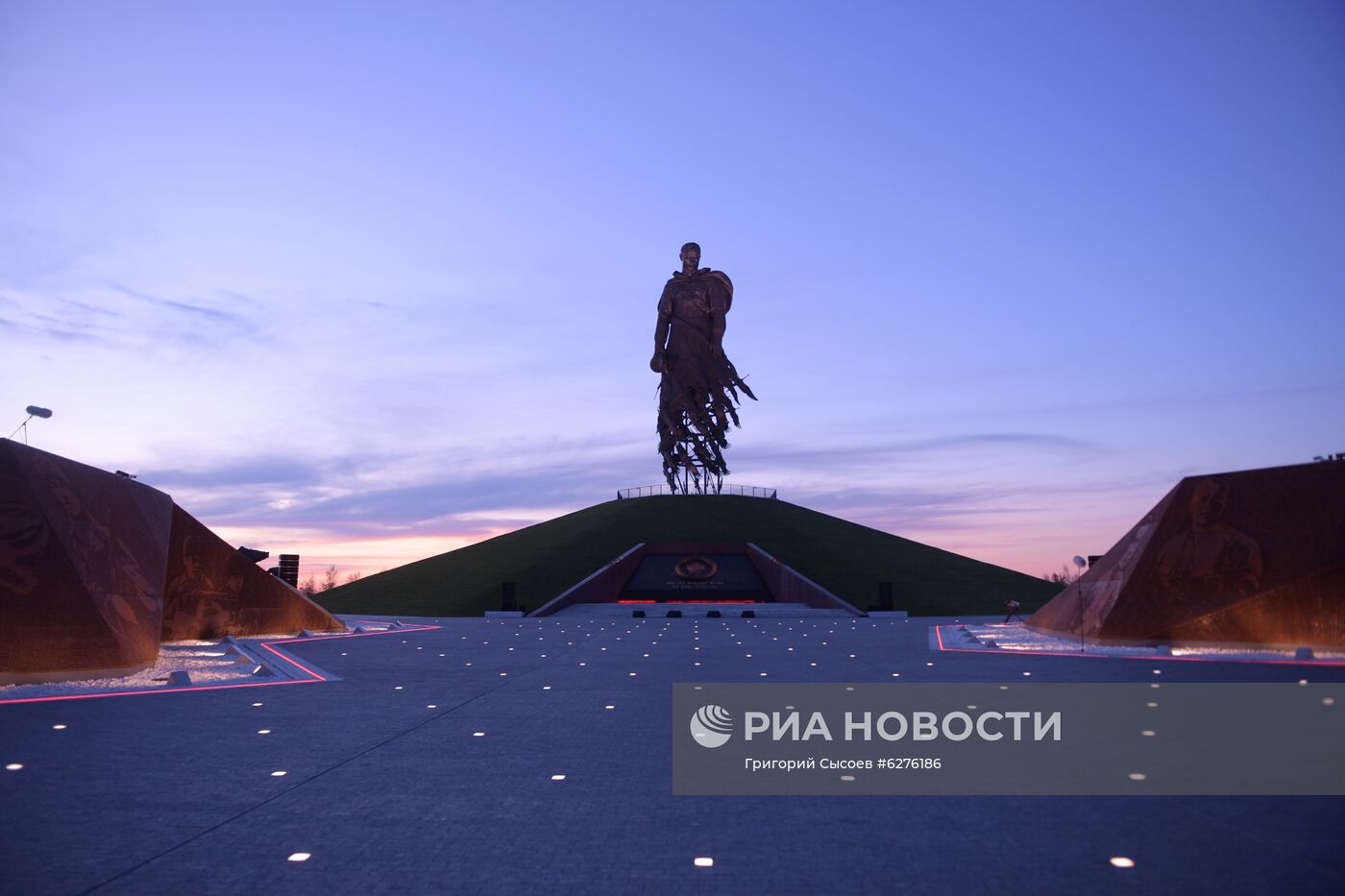 Подготовка к открытию Ржевского мемориала Cоветскому солдату