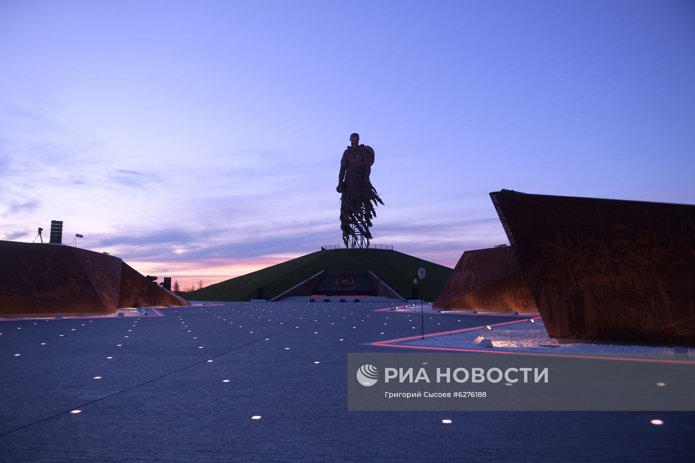 Подготовка к открытию Ржевского мемориала Cоветскому солдату