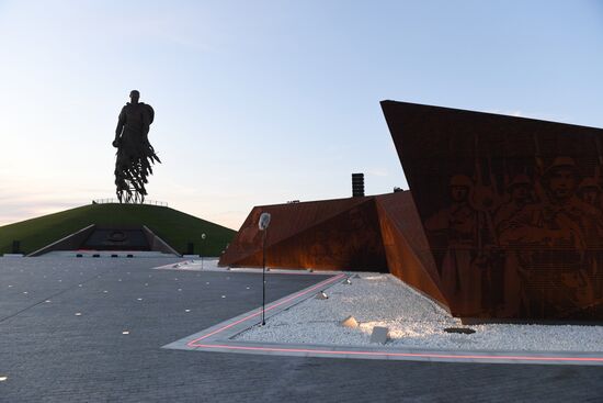 Подготовка к открытию Ржевского мемориала Cоветскому солдату