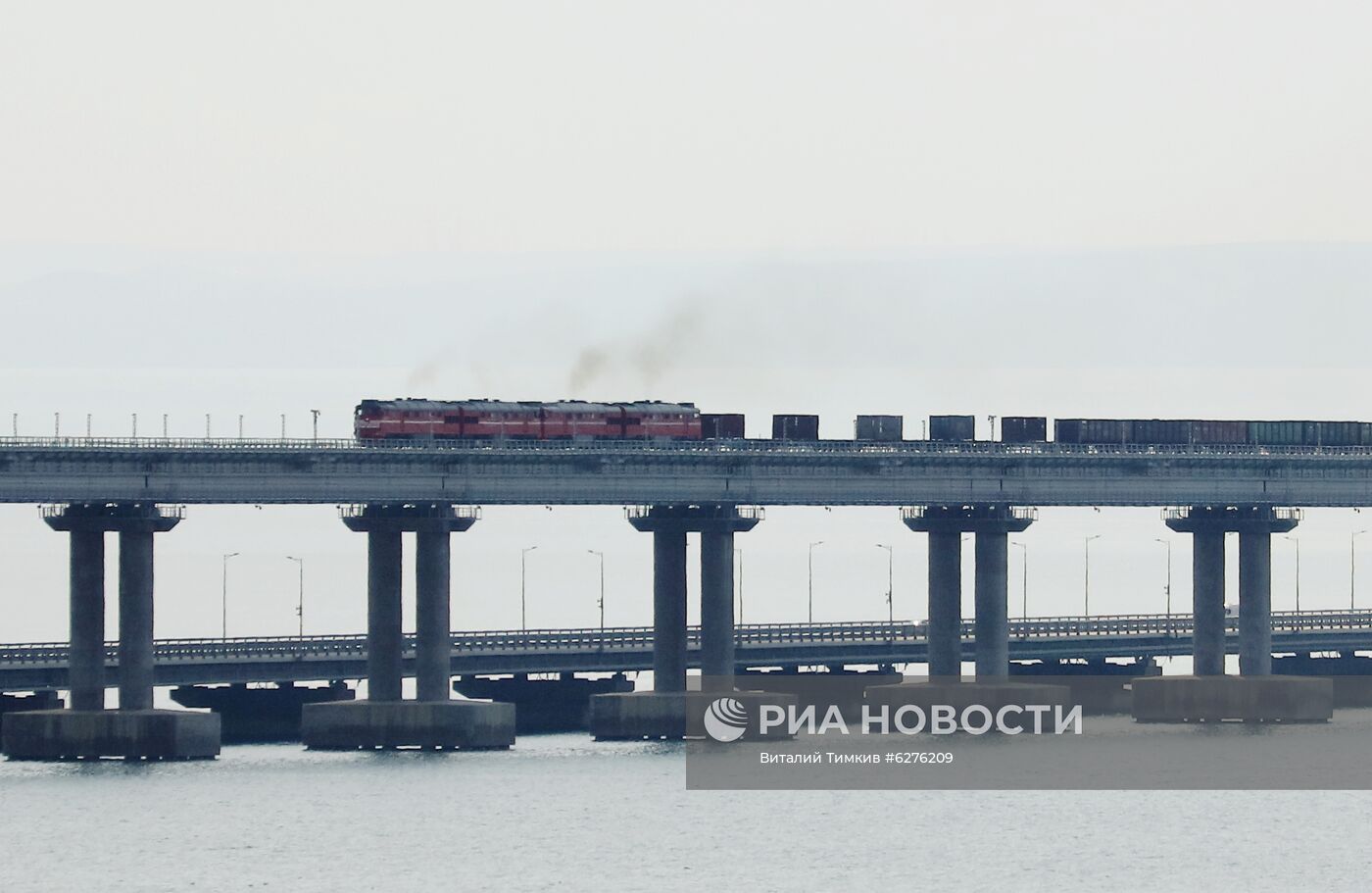 Запуск движения грузовых поездов по Крымскому мосту