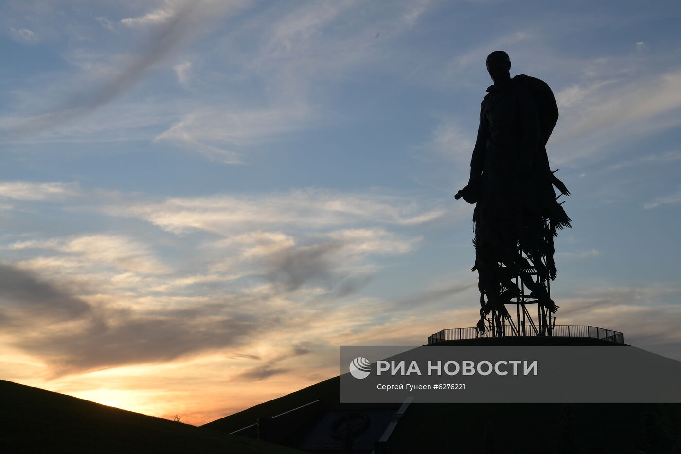 Подготовка к открытию Ржевского мемориала Советскому солдату