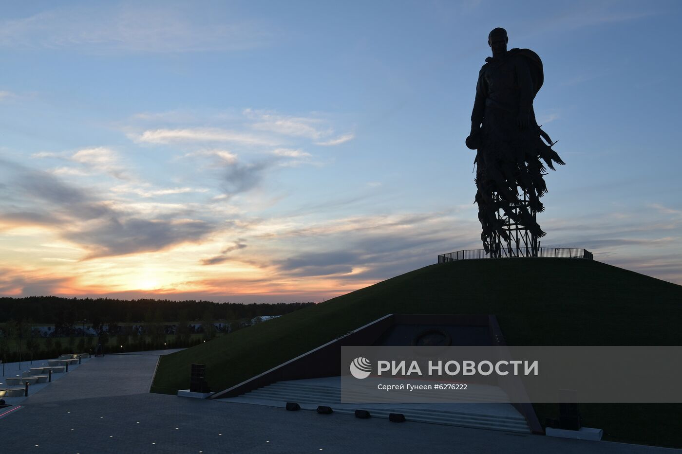 Подготовка к открытию Ржевского мемориала Советскому солдату