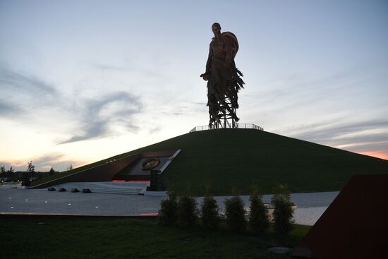 Подготовка к открытию Ржевского мемориала Советскому солдату
