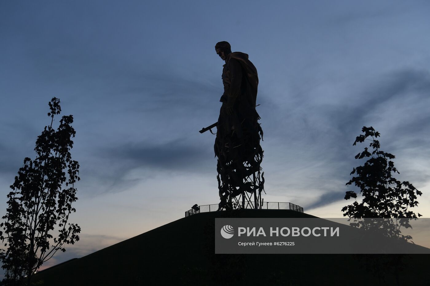 Подготовка к открытию Ржевского мемориала Советскому солдату