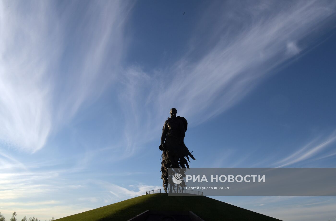 Подготовка к открытию Ржевского мемориала Советскому солдату