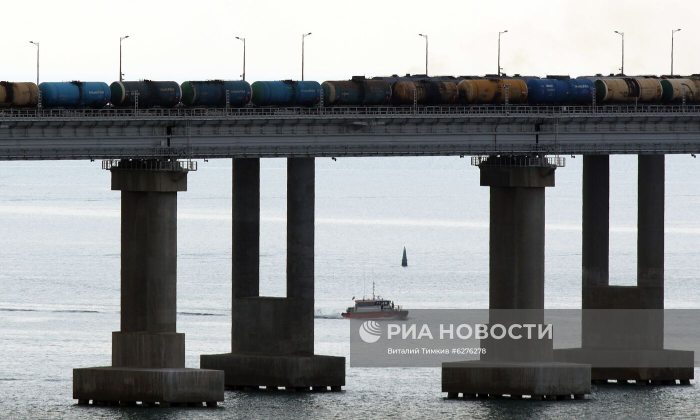 Запуск движения грузовых поездов по Крымскому мосту