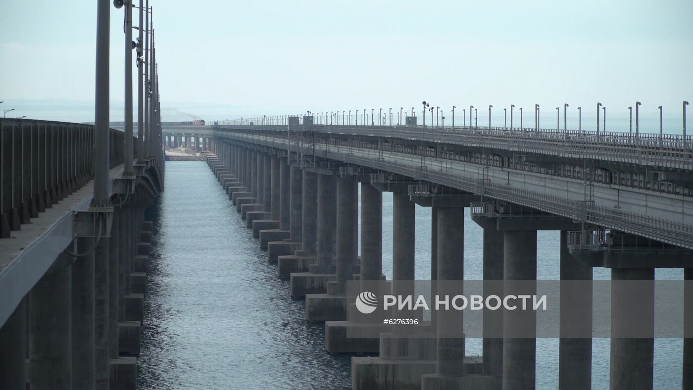 Запуск движения грузовых поездов по Крымскому мосту