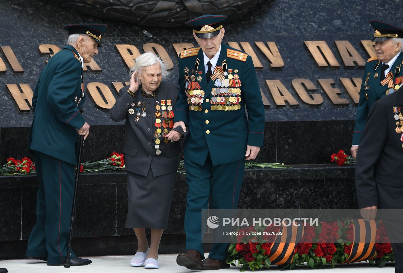 Президент РФ В. Путин и президент Белоруссии А. Лукашенко открыли Ржевский мемориал Советскому солдату