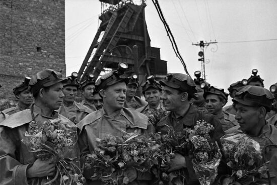 Лауреаты Ленинской премии Н. И. Абрамов и А. Ф. Нивик