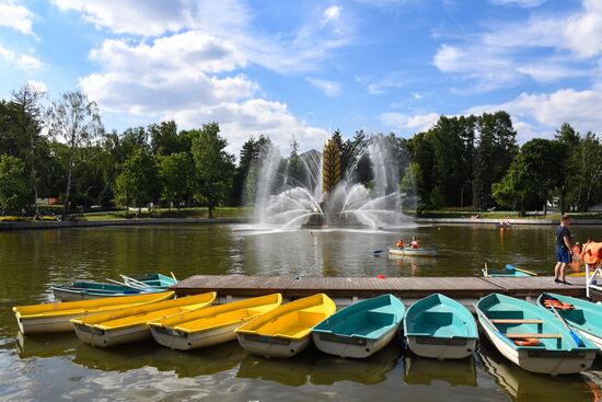 Сезон катания на лодках открылся на ВДНХ