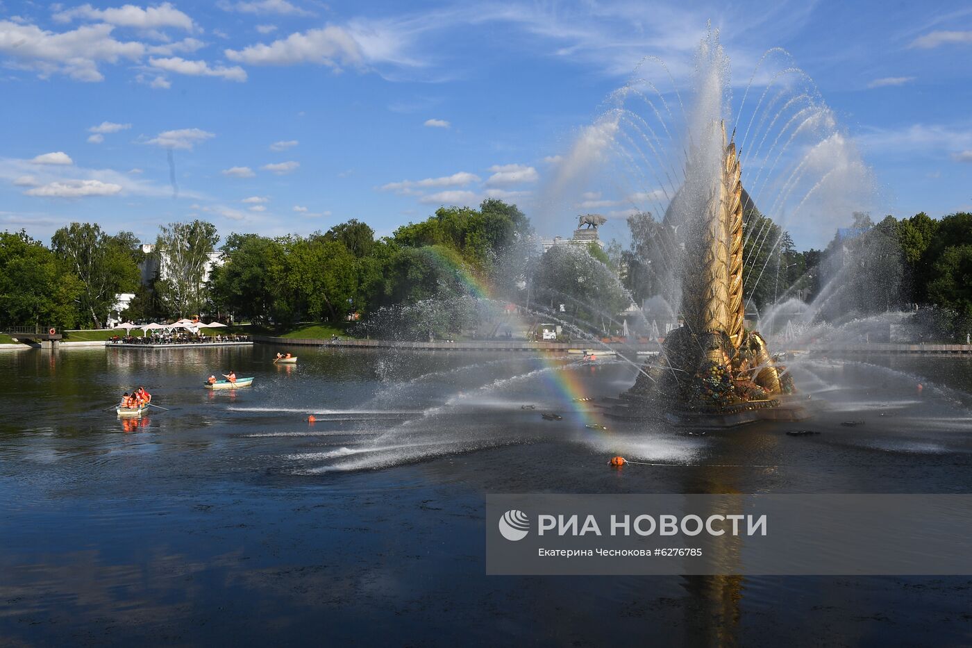 Сезон катания на лодках открылся на ВДНХ