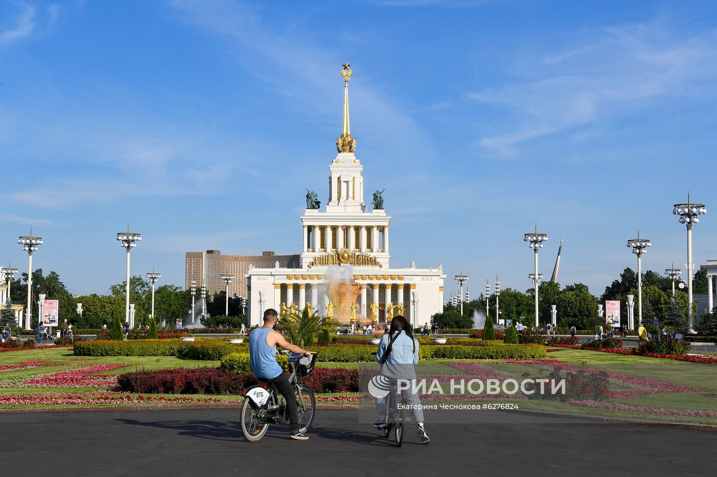 Сезон катания на лодках открылся на ВДНХ