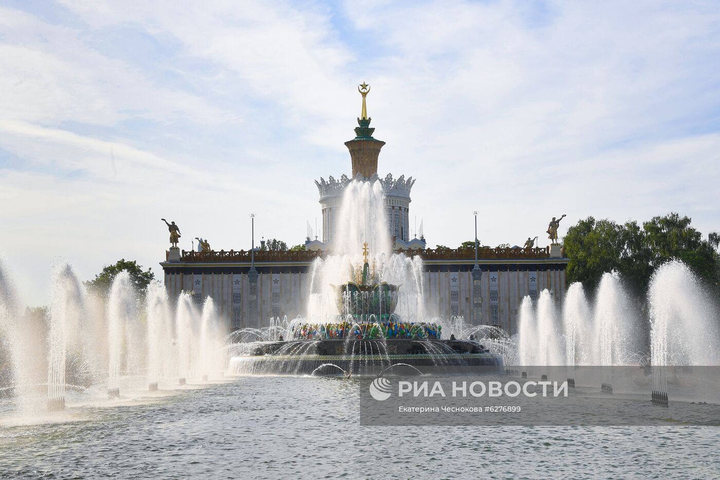 Сезон катания на лодках открылся на ВДНХ