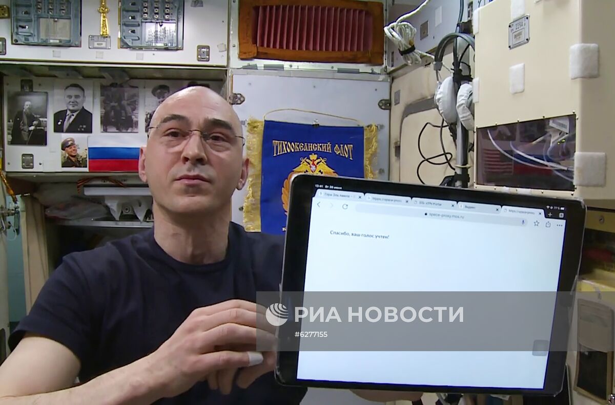 Космонавт А. Иванишин стал первым в мире человеком, проголосовавшим за поправки в Конституцию РФ из космоса