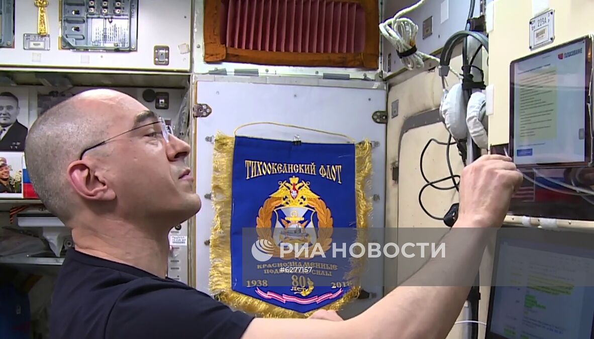 Космонавт А. Иванишин стал первым в мире человеком, проголосовавшим за поправки в Конституцию РФ из космоса