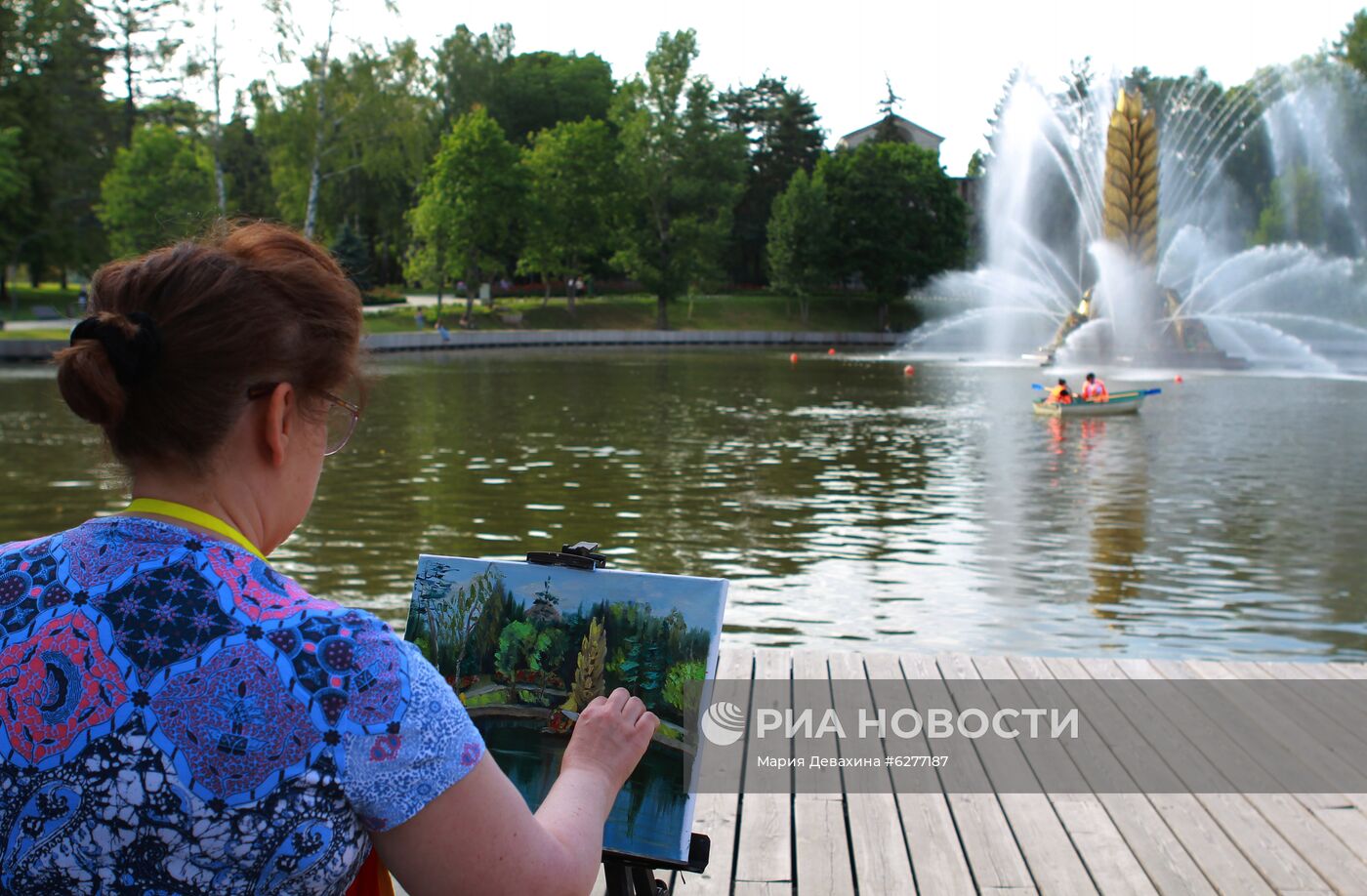 Сезон катания на лодках открылся на ВДНХ