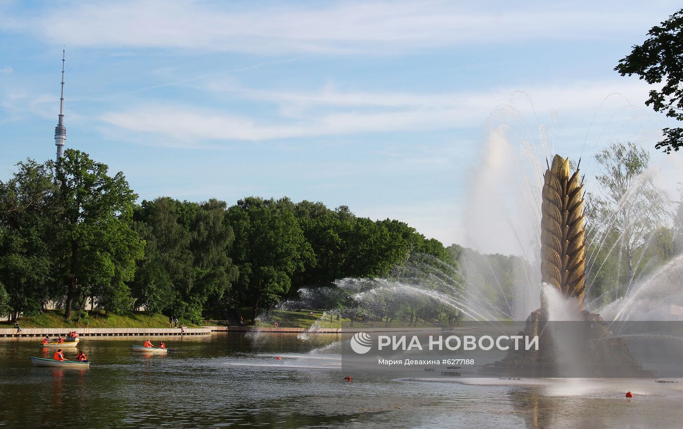 Сезон катания на лодках открылся на ВДНХ