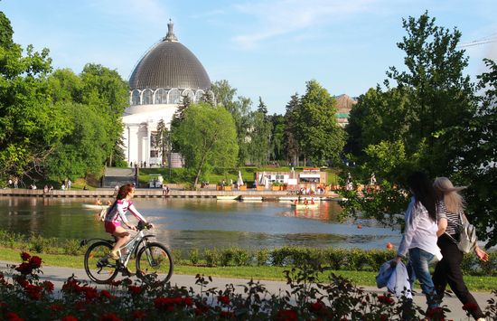 Сезон катания на лодках открылся на ВДНХ