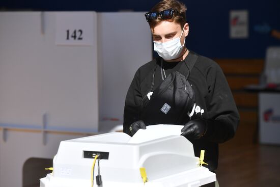 Голосование по внесению поправок в Конституцию РФ в Москве