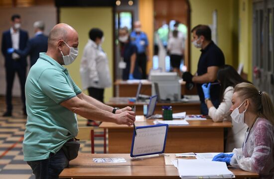 Голосование по внесению поправок в Конституцию РФ в Москве