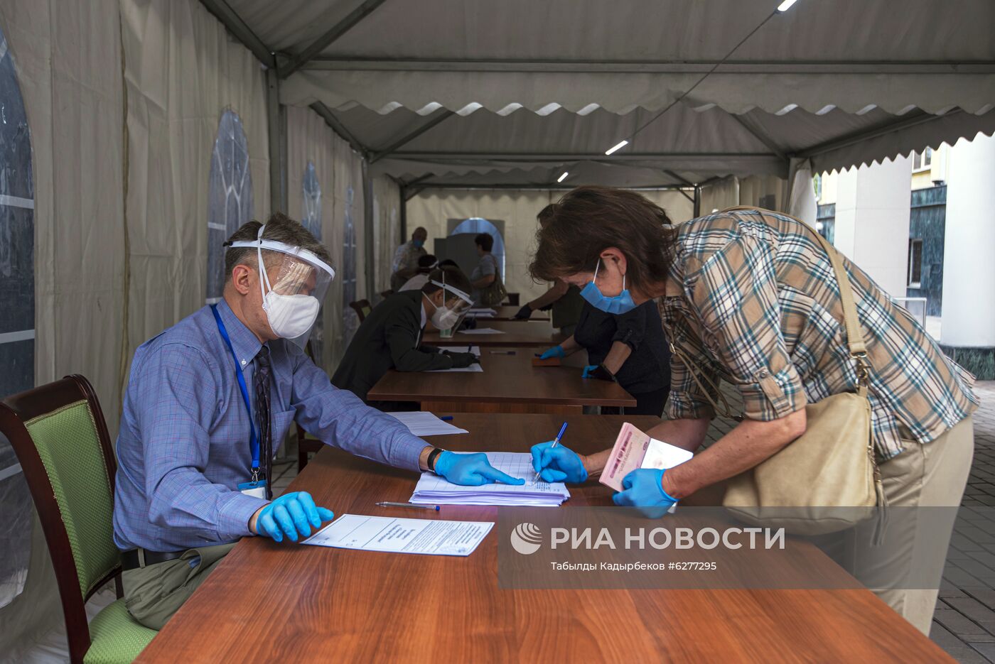 Голосование за рубежом по внесению изменений в Конституцию РФ