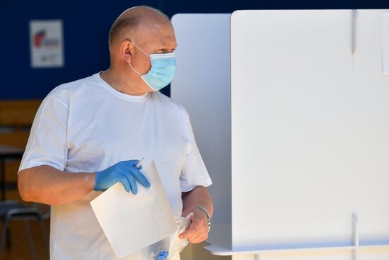 Голосование по внесению поправок в Конституцию РФ в Москве