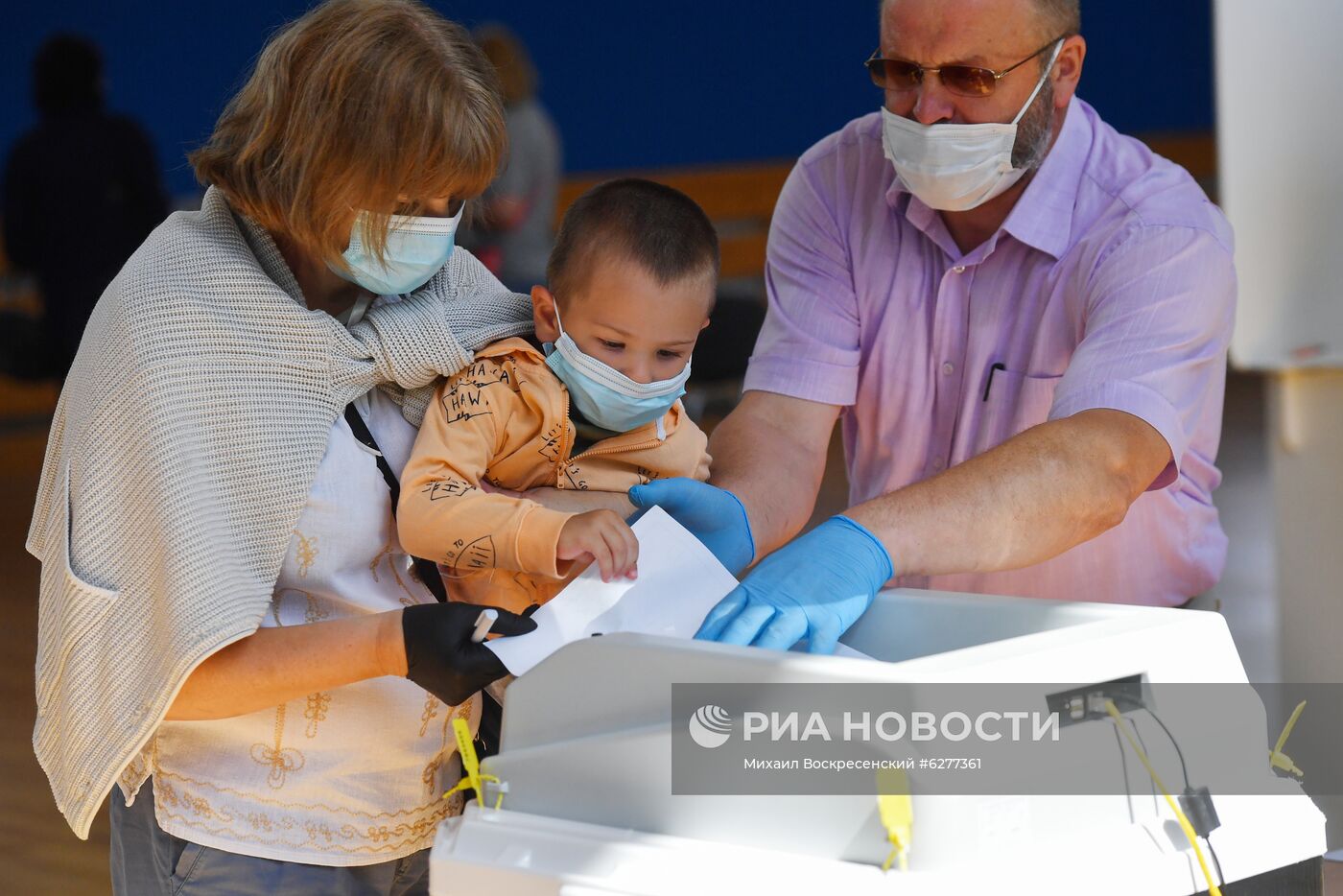 Голосование по внесению поправок в Конституцию РФ в Москве