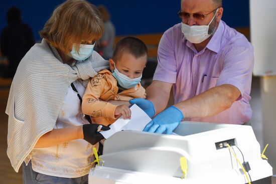 Голосование по внесению поправок в Конституцию РФ в Москве