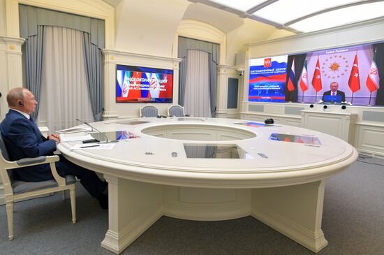 Президент РФ В. Путин принял участие в саммите в астанинском формате по сирийскому урегулированию