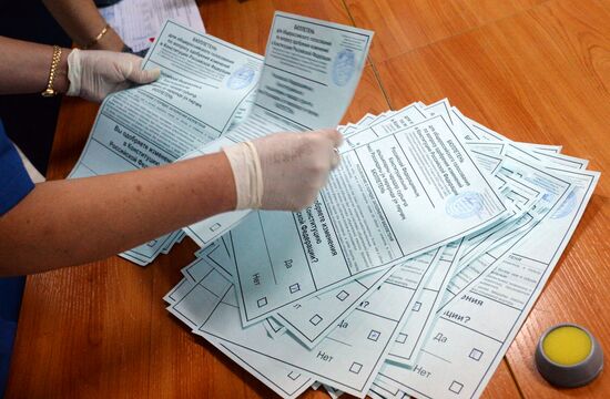 Подсчет голосов по итогам голосования по поправкам в Конституцию РФ
