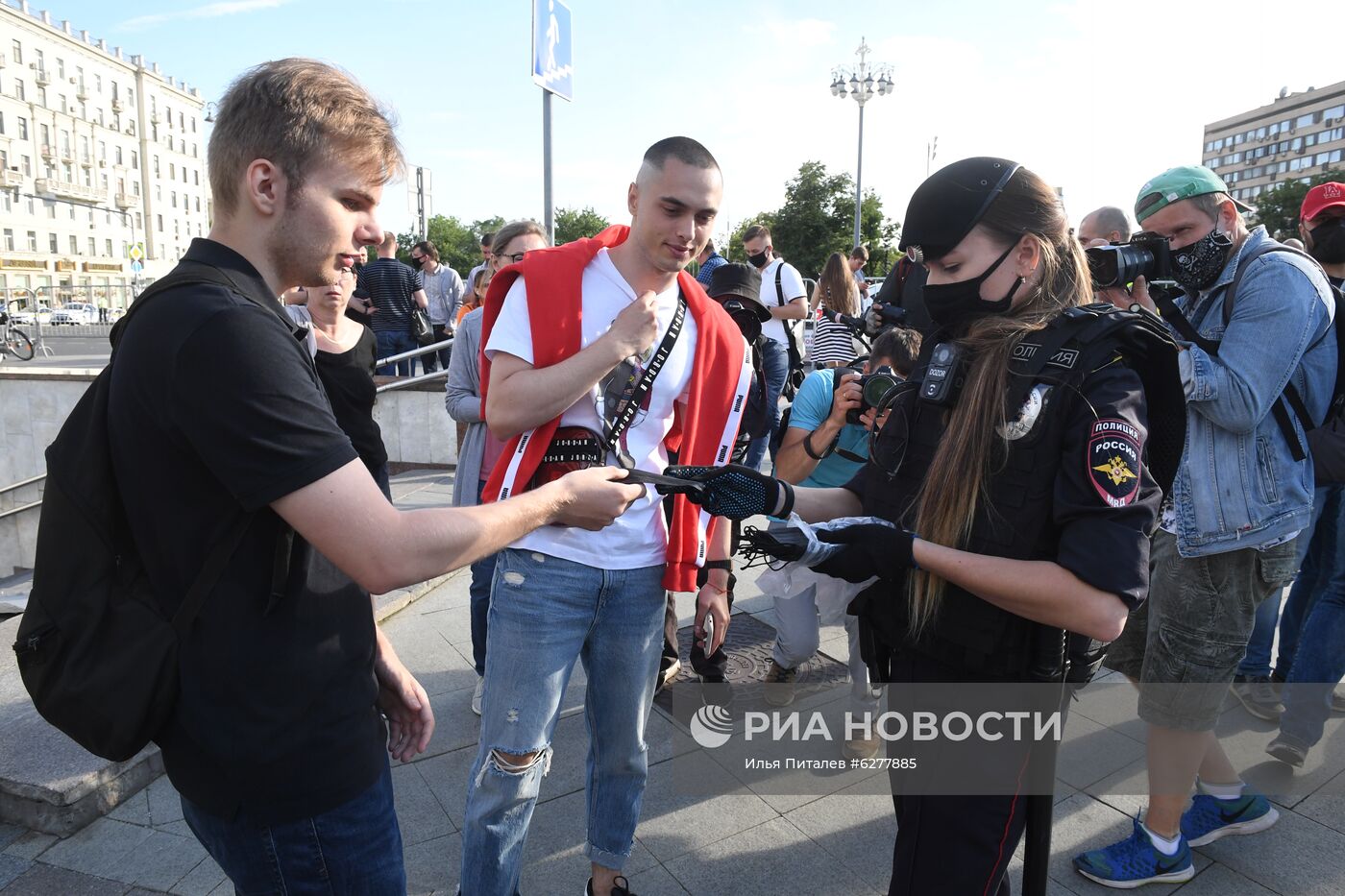 Акция протеста против внесения поправок в Конституцию РФ в Москве