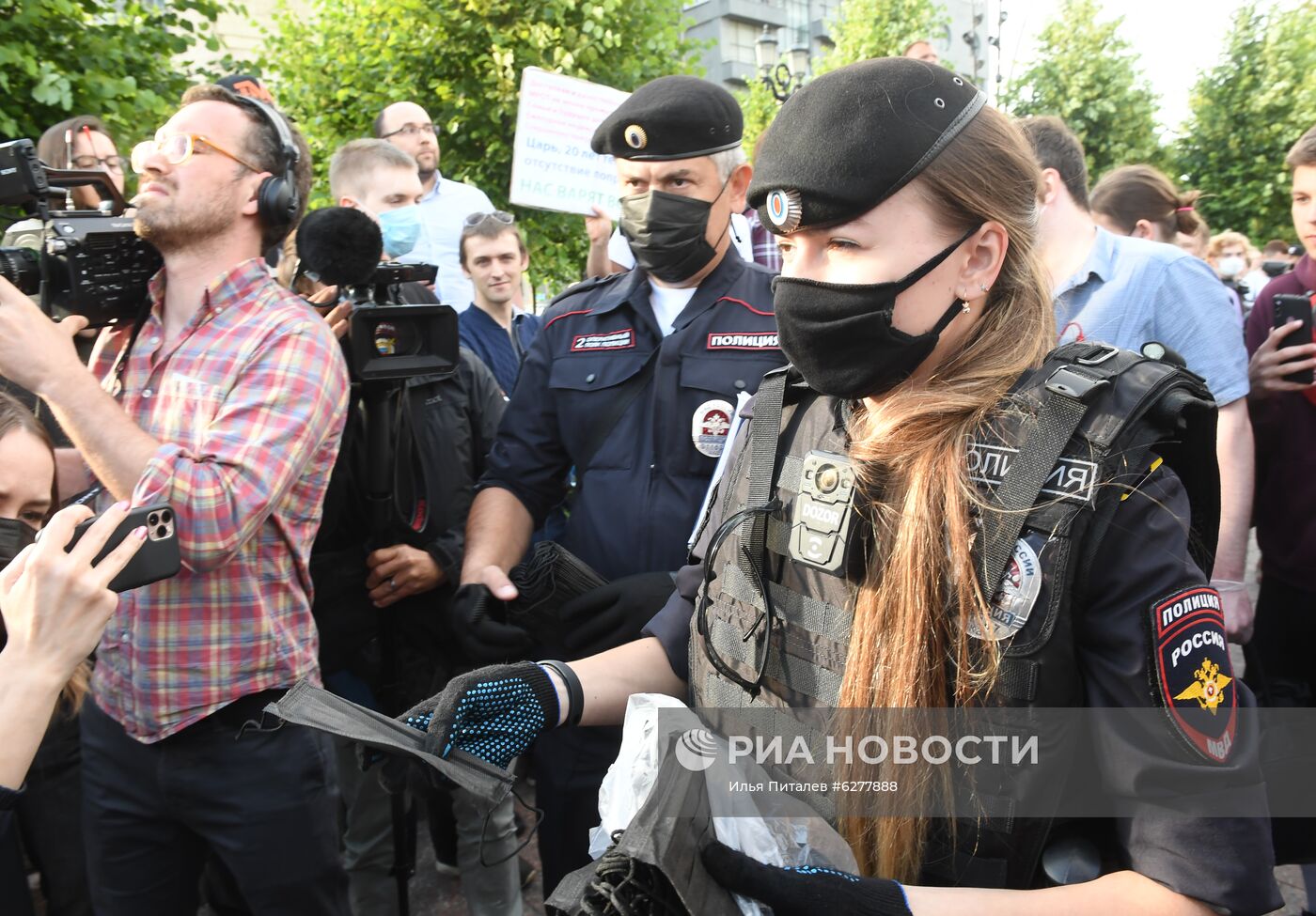 Акция протеста против внесения поправок в Конституцию РФ в Москве