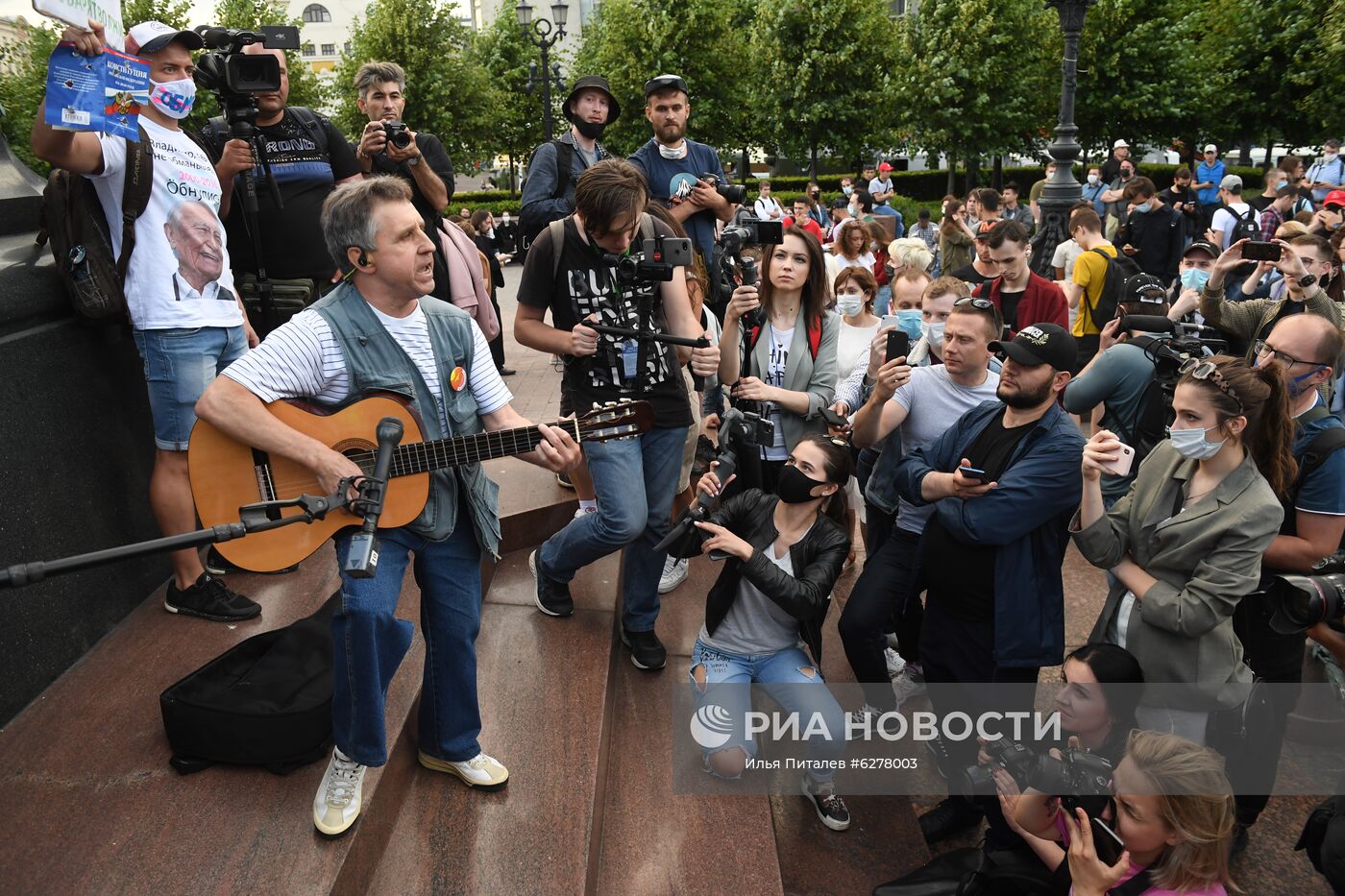 Акция протеста против внесения поправок в Конституцию РФ в Москве