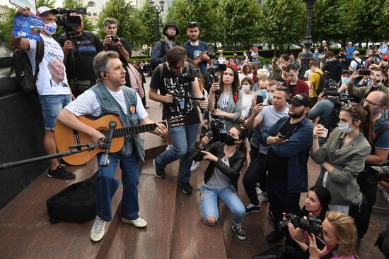 Акция протеста против внесения поправок в Конституцию РФ в Москве