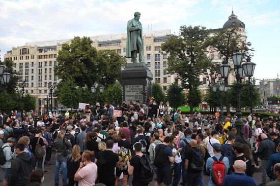 Акция протеста против внесения поправок в Конституцию РФ в Москве