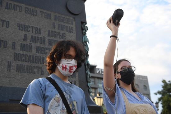 Акция протеста против внесения поправок в Конституцию РФ в Москве