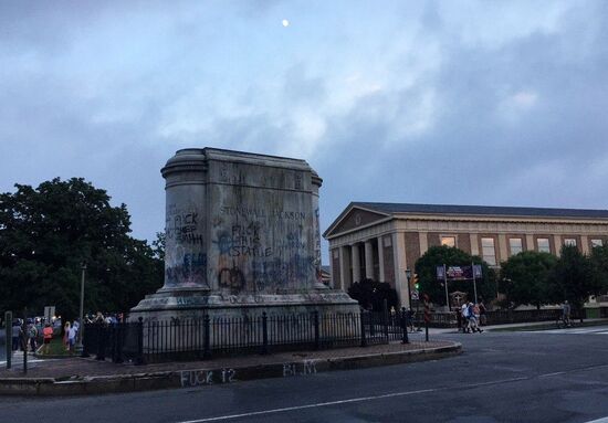 В США демонтировали памятник генералу конфедератов Т. Джексону