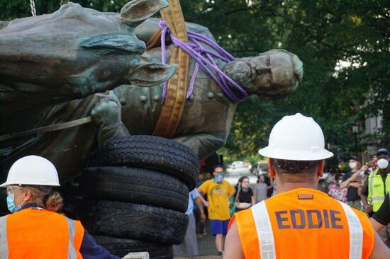 В США демонтировали памятник генералу конфедератов Т. Джексону