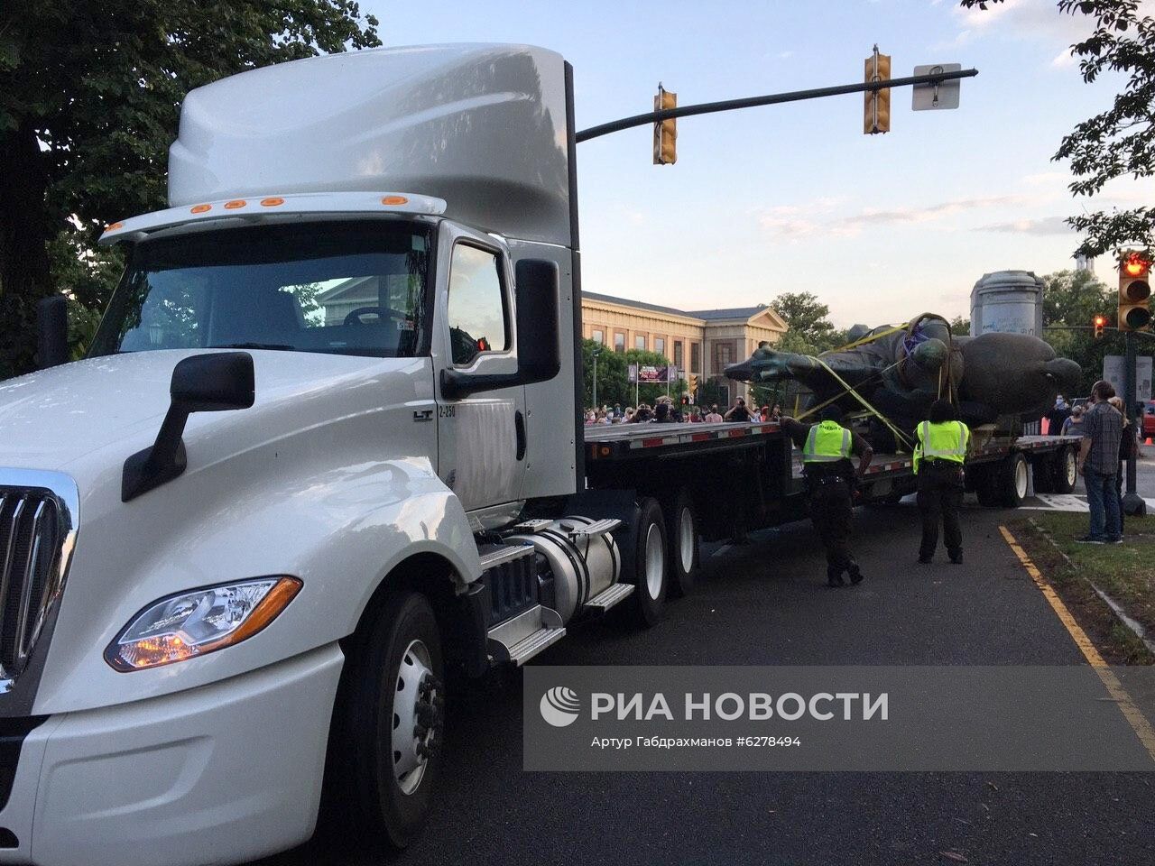 В США демонтировали памятник генералу конфедератов Т. Джексону