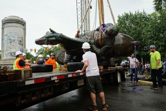 В США демонтировали памятник генералу конфедератов Т. Джексону