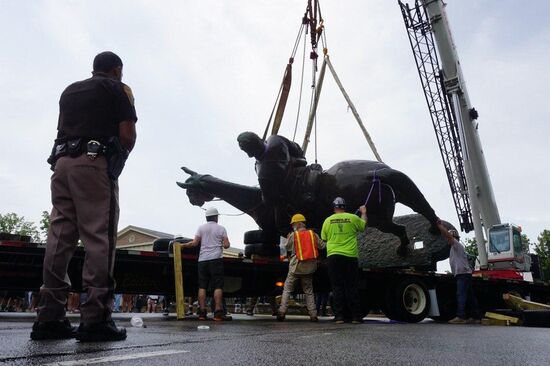 В США демонтировали памятник генералу конфедератов Т. Джексону