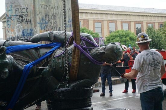 В США демонтировали памятник генералу конфедератов Т. Джексону