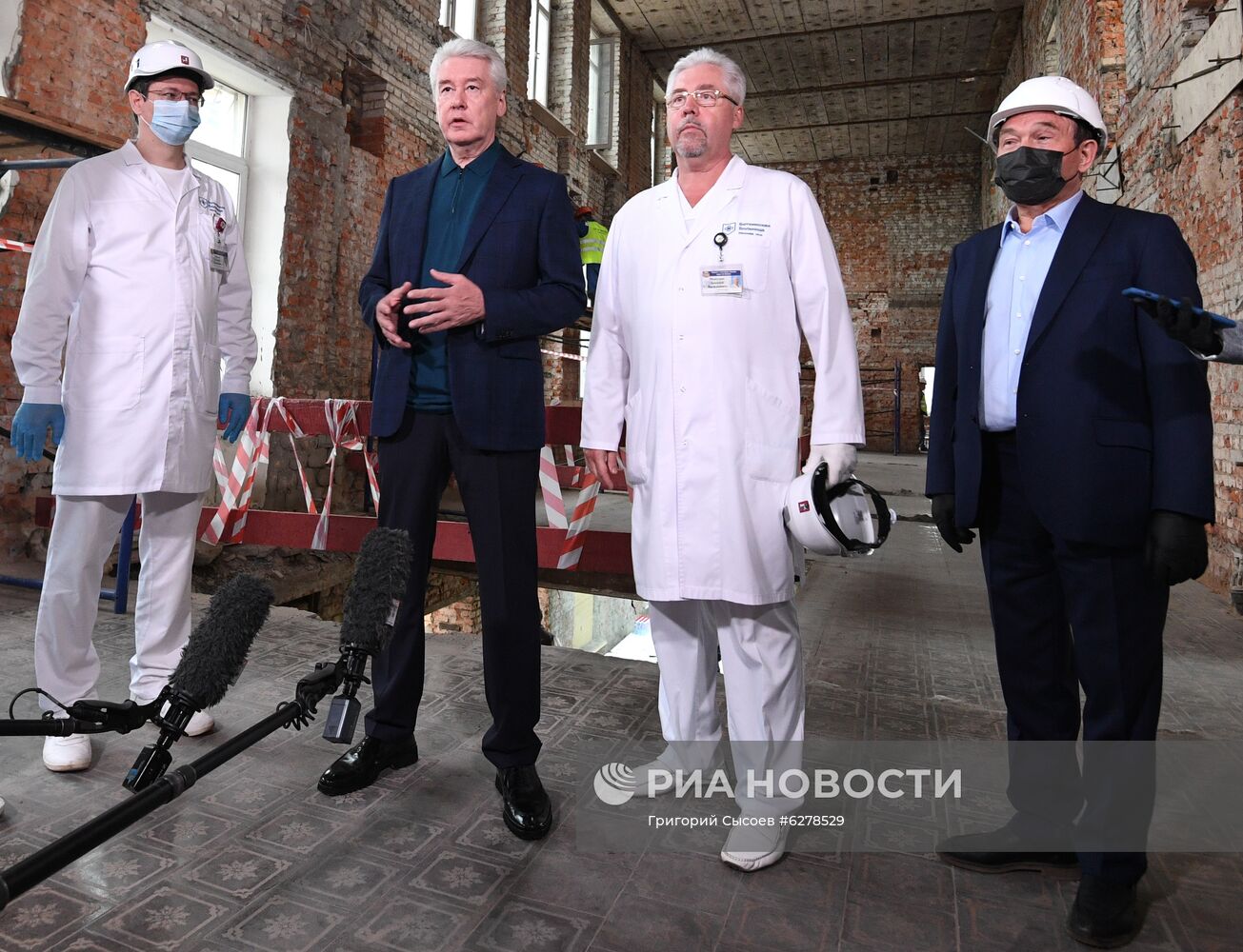 Мэр Москвы С. Собянин посетил больницу им. С. П. Боткина
