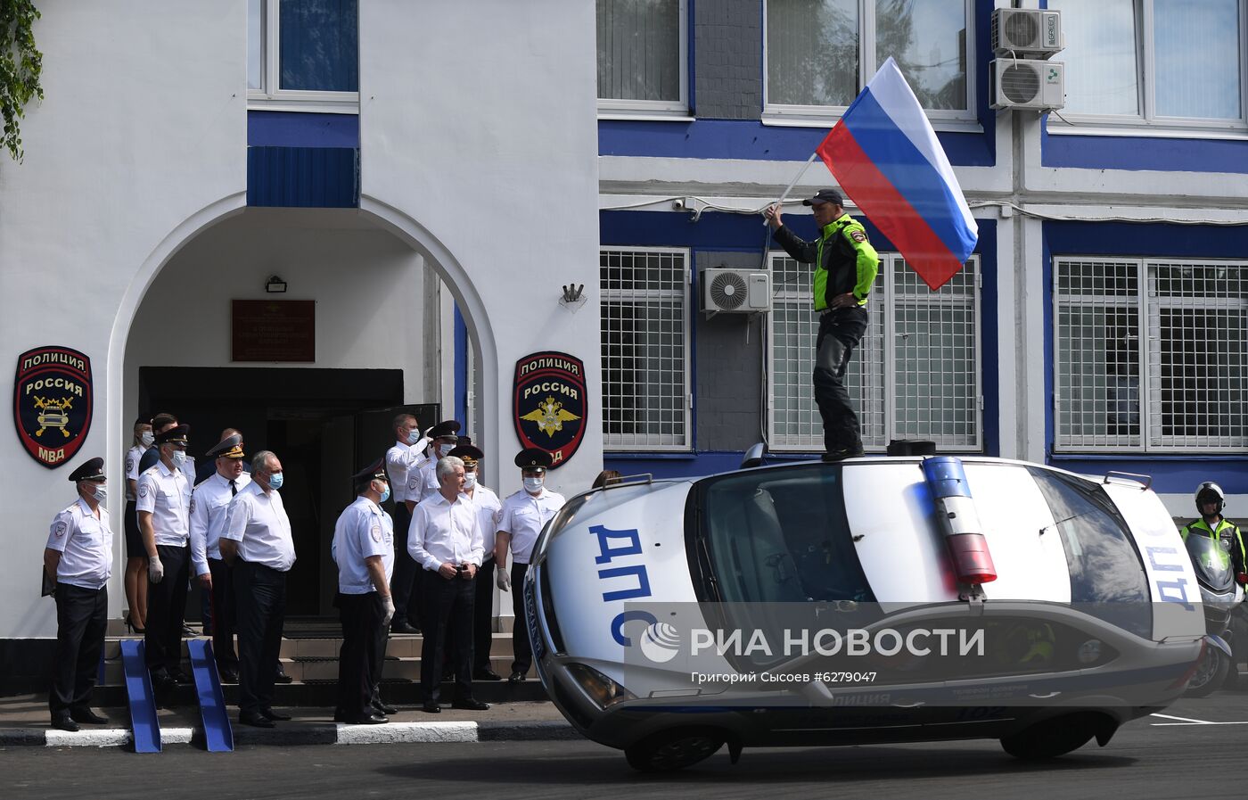 Мэр Москвы С. Собянин посетил батальон ДПС ГИБДД | РИА Новости Медиабанк